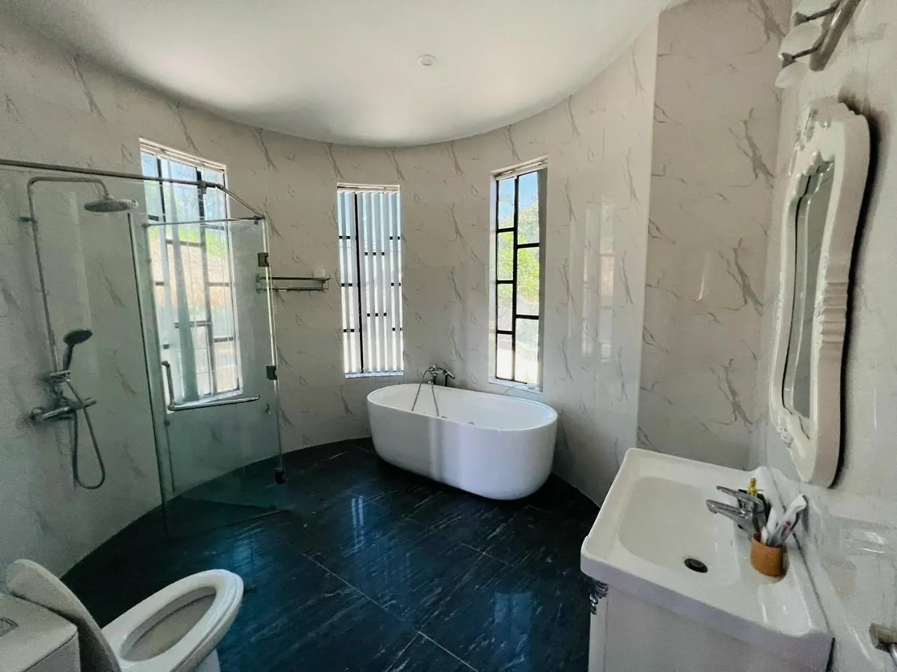 New Luxury Villa - Venuestay Hoi An 0*,